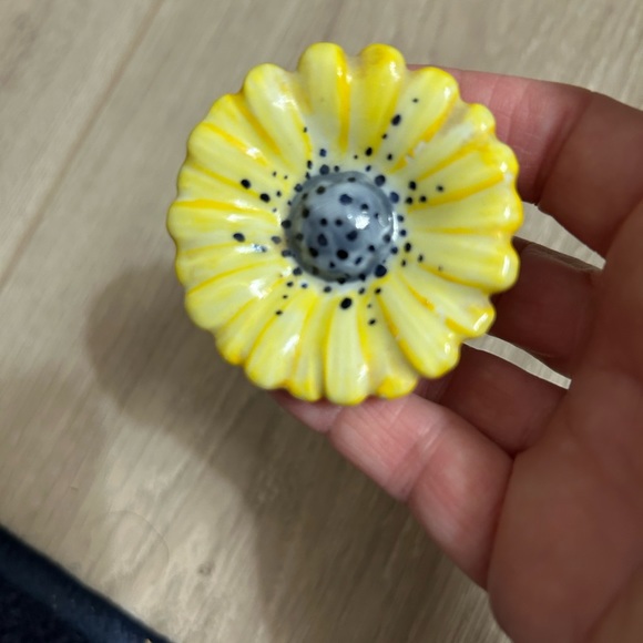 Limoges France Handpainted Yellow Daisy Trinket Box. 2” W x 1 1/8” H. No chips - Picture 7 of 8